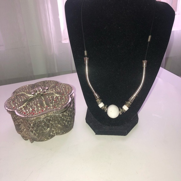 Minimalist Silver and White Necklace with white beads as the focal point- used - Picture 4 of 5